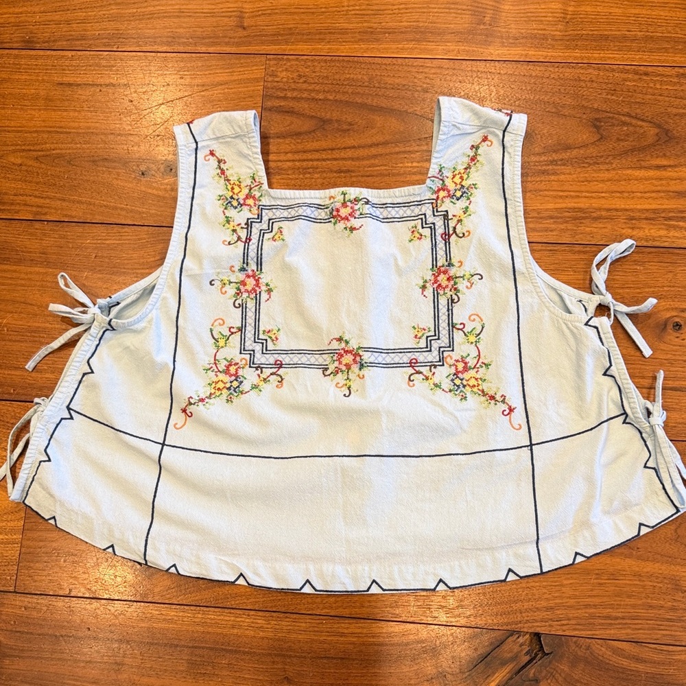 Free People Light Blue Garden Wall Embroidered Floral Top, ties on side, med.